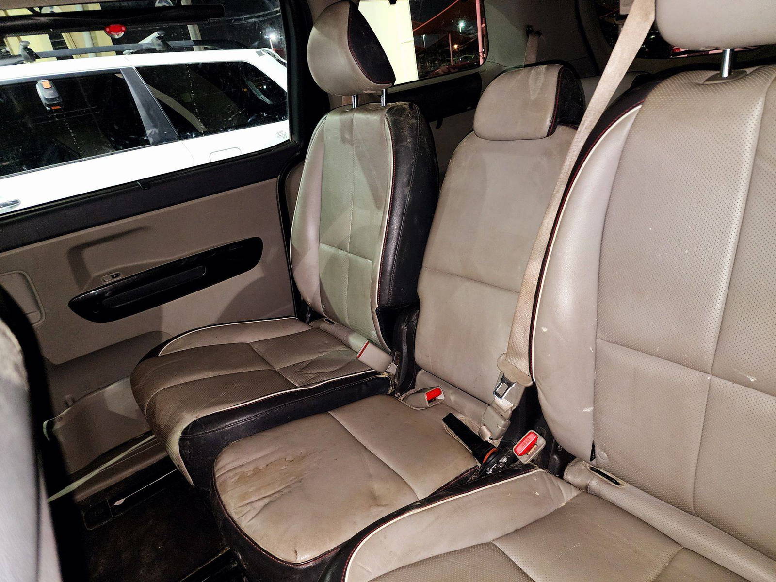 2016 KIA SEDONA — 175389 Miles — Lot 40703719 — Souq - Marhaba Auctions Used Cars - Image 6