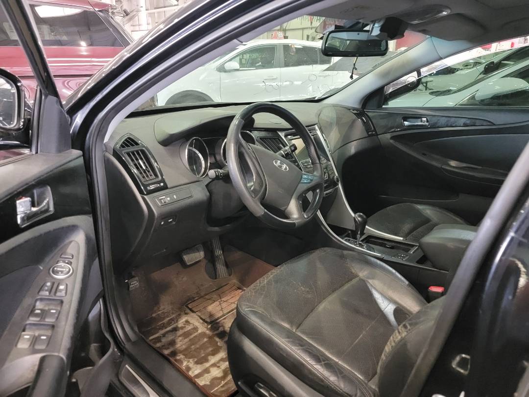 2010 HYUNDAI SONATA — 242516 KM — Lot 034873 — Main - Marhaba Auctions Used Cars - Image 6