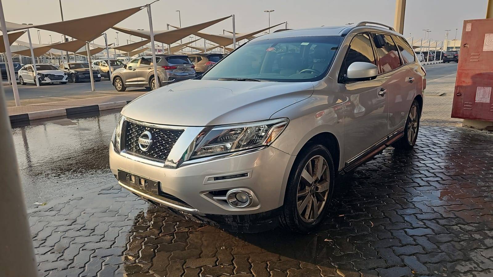 Nissan Pathfinder 2014 view 2