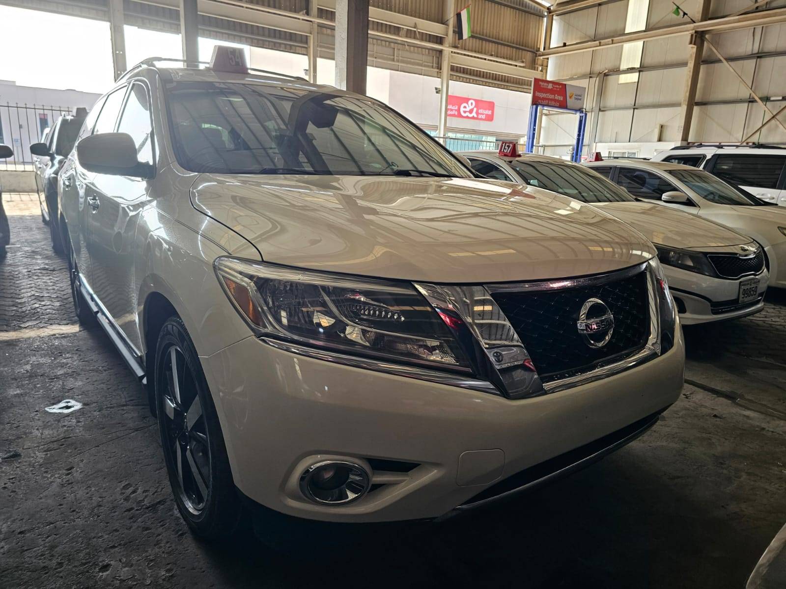 Nissan Pathfinder 2014 view 2