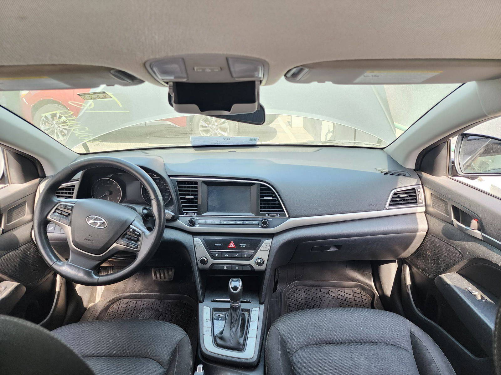 2017 HYUNDAI ELANTRA — 234068 KM — Lot 40012449 — Al Quoz - Marhaba Auctions Used Cars - Image 8