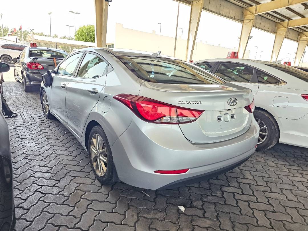 HYUNDAI ELANTRA