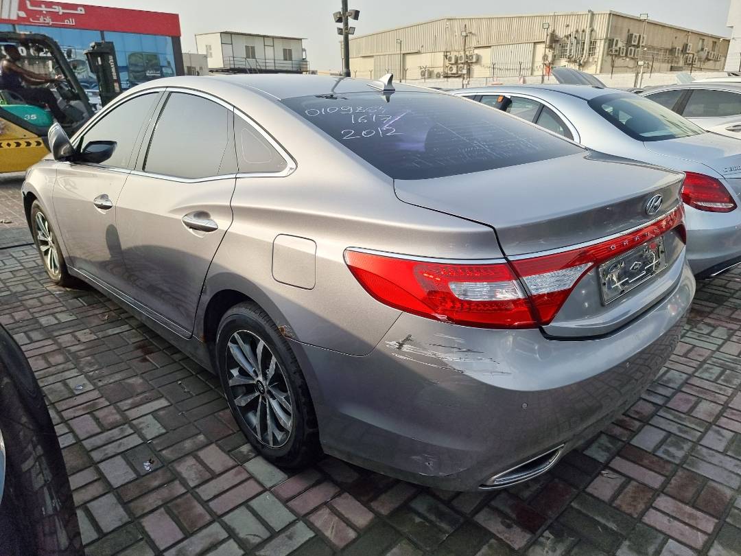 2012 HYUNDAI GRANDEUR — 232121 KM — Lot 124587 — Ind. 12 - Marhaba Auctions Used Cars - Image 5