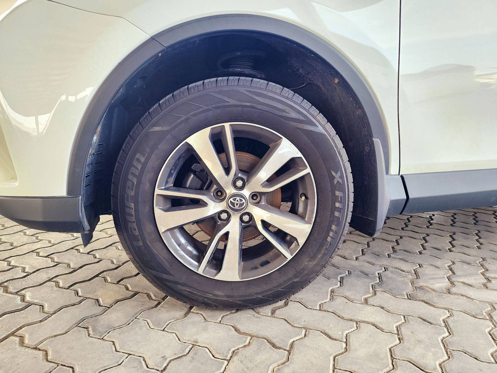 2018 TOYOTA RAV4 — 150600 KM — Lot 75057384 — Souq - Marhaba Auctions Used Cars - Image 11