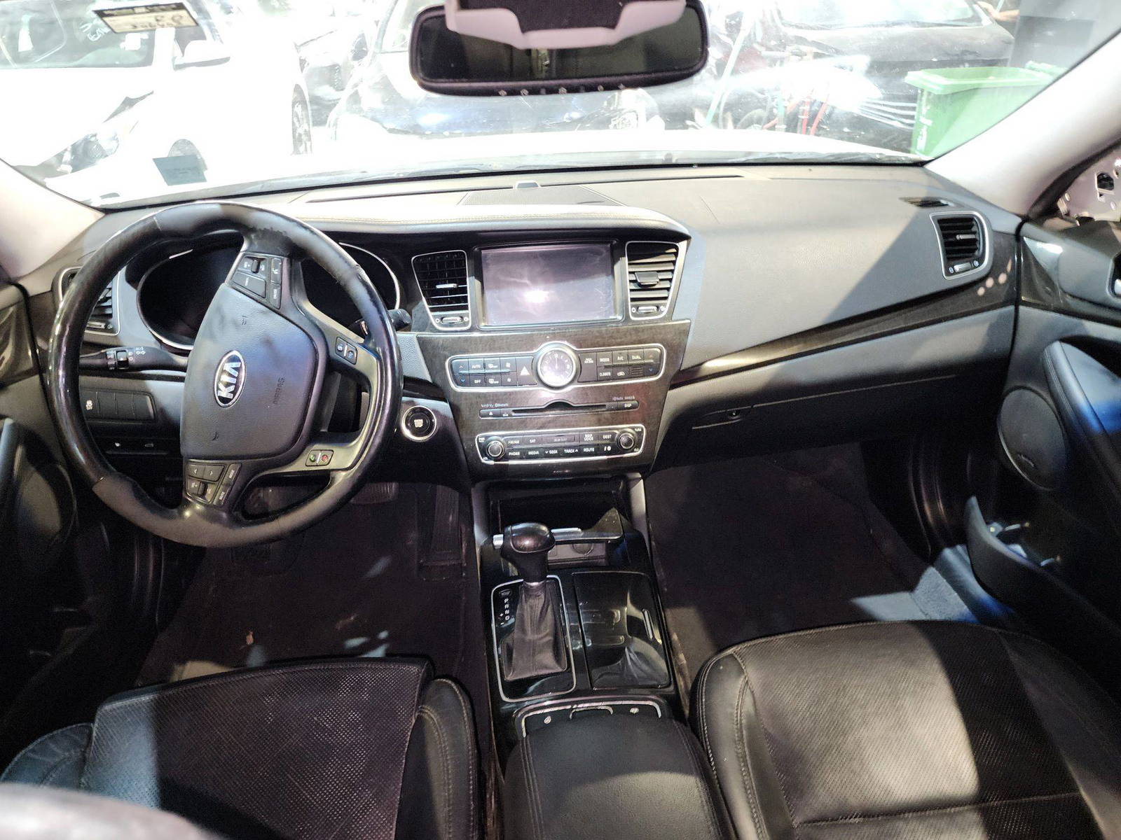 2014 KIA CADENZA — 206403 Miles — Lot 41673884 — Al Quoz - Marhaba Auctions Used Cars - Image 7