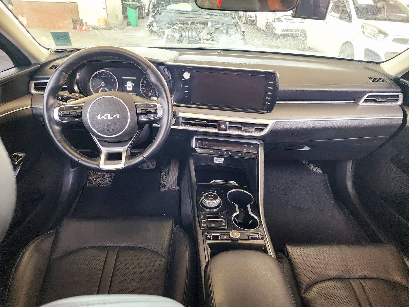 2022 KIA K5 — 22115 KM — Lot 152717 — Souq - Marhaba Auctions Used Cars - Image 7