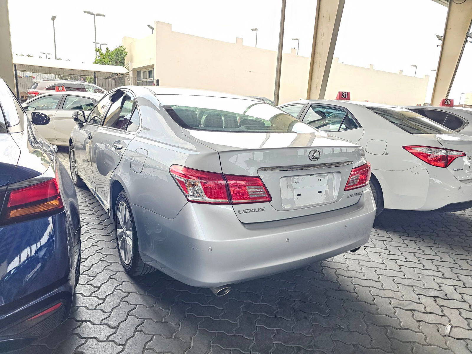 2010 LEXUS ES 350 — Lot 2410458 - Marhaba Auctions Used Cars - Image 3