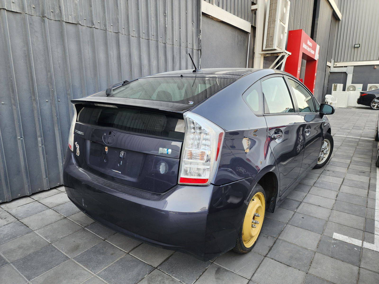 2010 TOYOTA PRIUS — 191471 Miles — Lot 82400084 — Ind. 12 - Marhaba Auctions Used Cars - Image 4