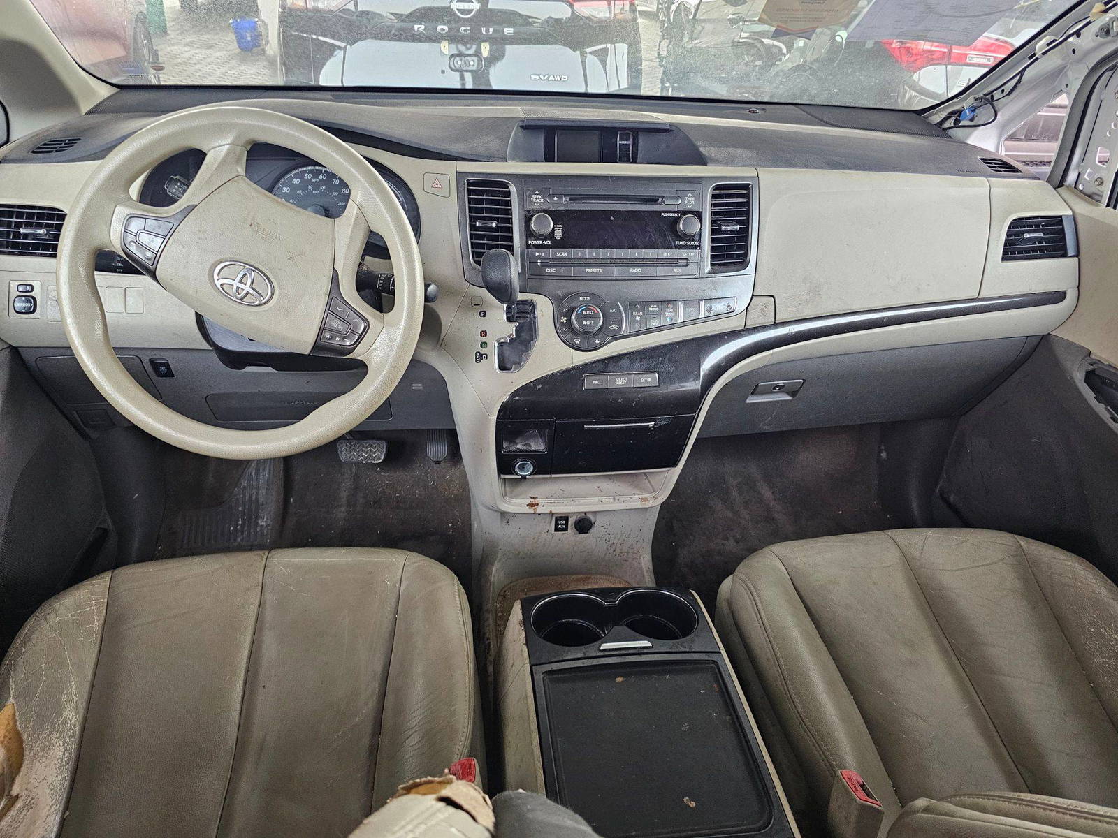 2014 TOYOTA SIENNA — 277636 Miles — Lot DC8ES465722 — Souq - Marhaba Auctions Used Cars - Image 8