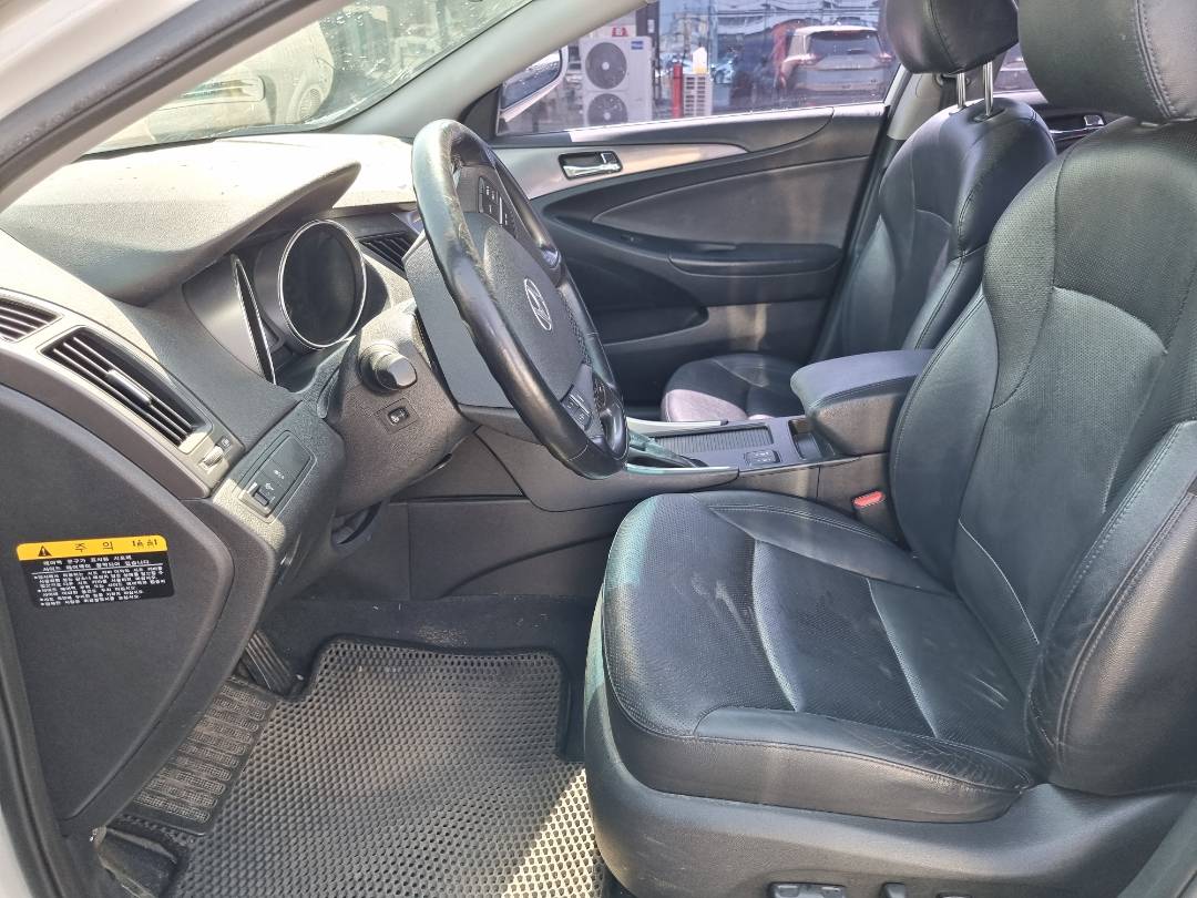 2014 HYUNDAI SONATA — 174178 KM — Lot 215487 — Souq - Marhaba Auctions Used Cars - Image 8