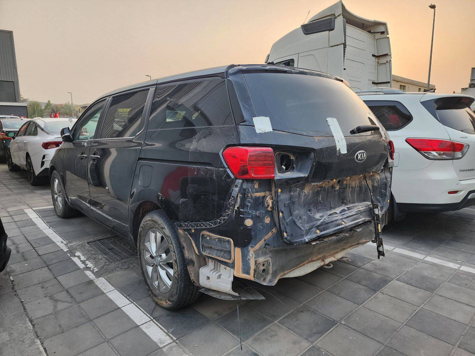 2020 KIA SEDONA — 164989 Miles — Lot 6594029 — Al Quoz - Marhaba Auctions Used Cars - Image 7