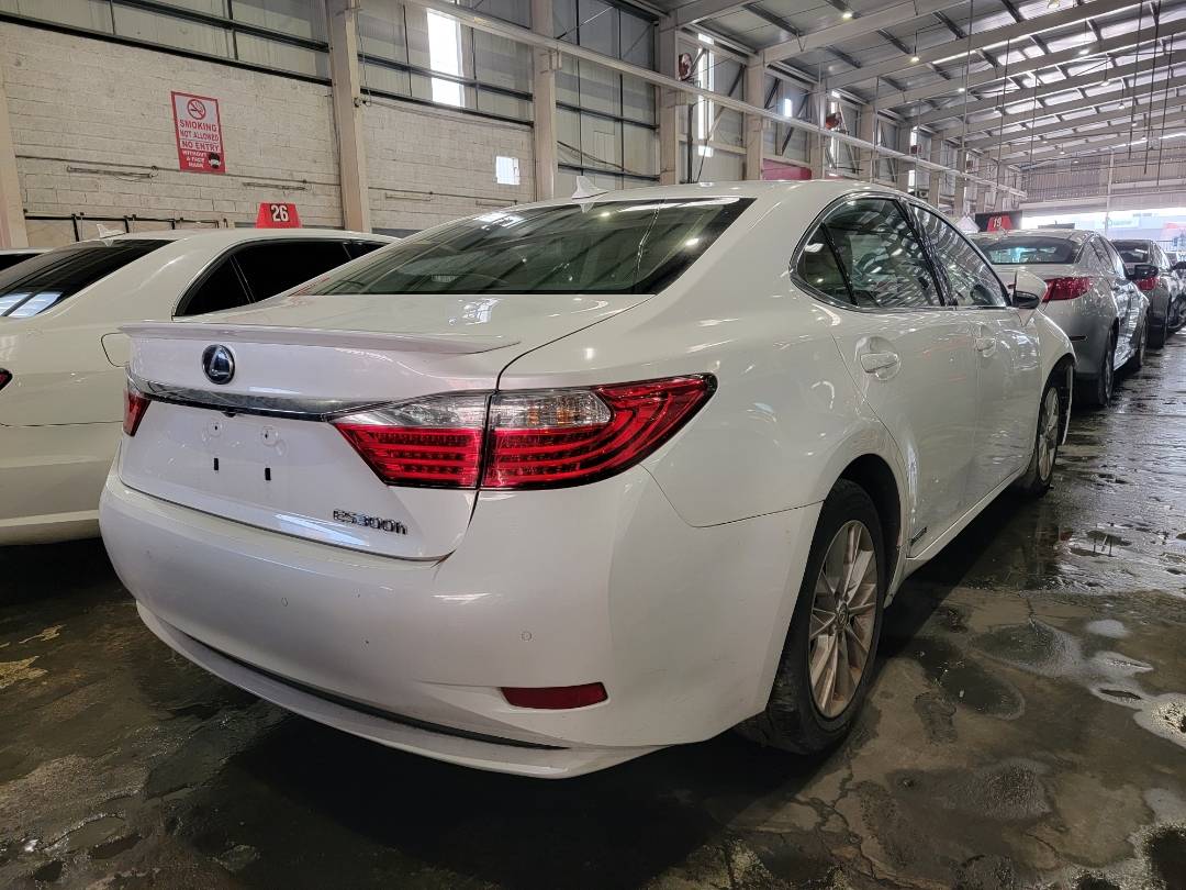 2013 LEXUS ES 300H — 204846 Miles — Lot 2002258 — Main - Marhaba Auctions Used Cars - Image 3