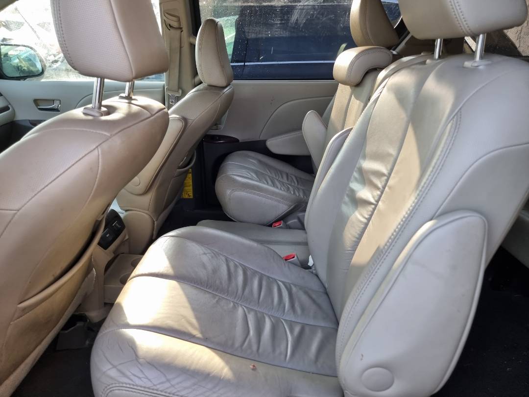 2011 TOYOTA SIENNA — 171113 Miles — Lot 109033 — Ind. 12 - Marhaba Auctions Used Cars - Image 7