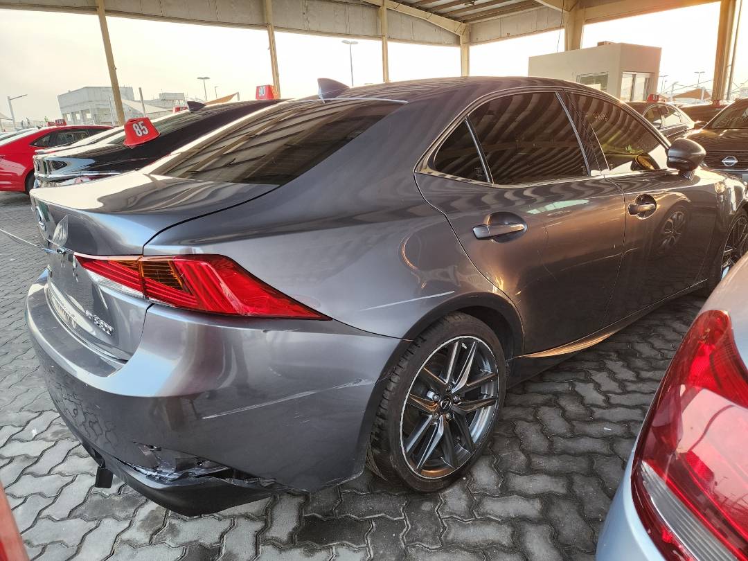 2017 LEXUS IS 300 — 206365 KM — Lot 023095 — Souq - Marhaba Auctions Used Cars - Image 5