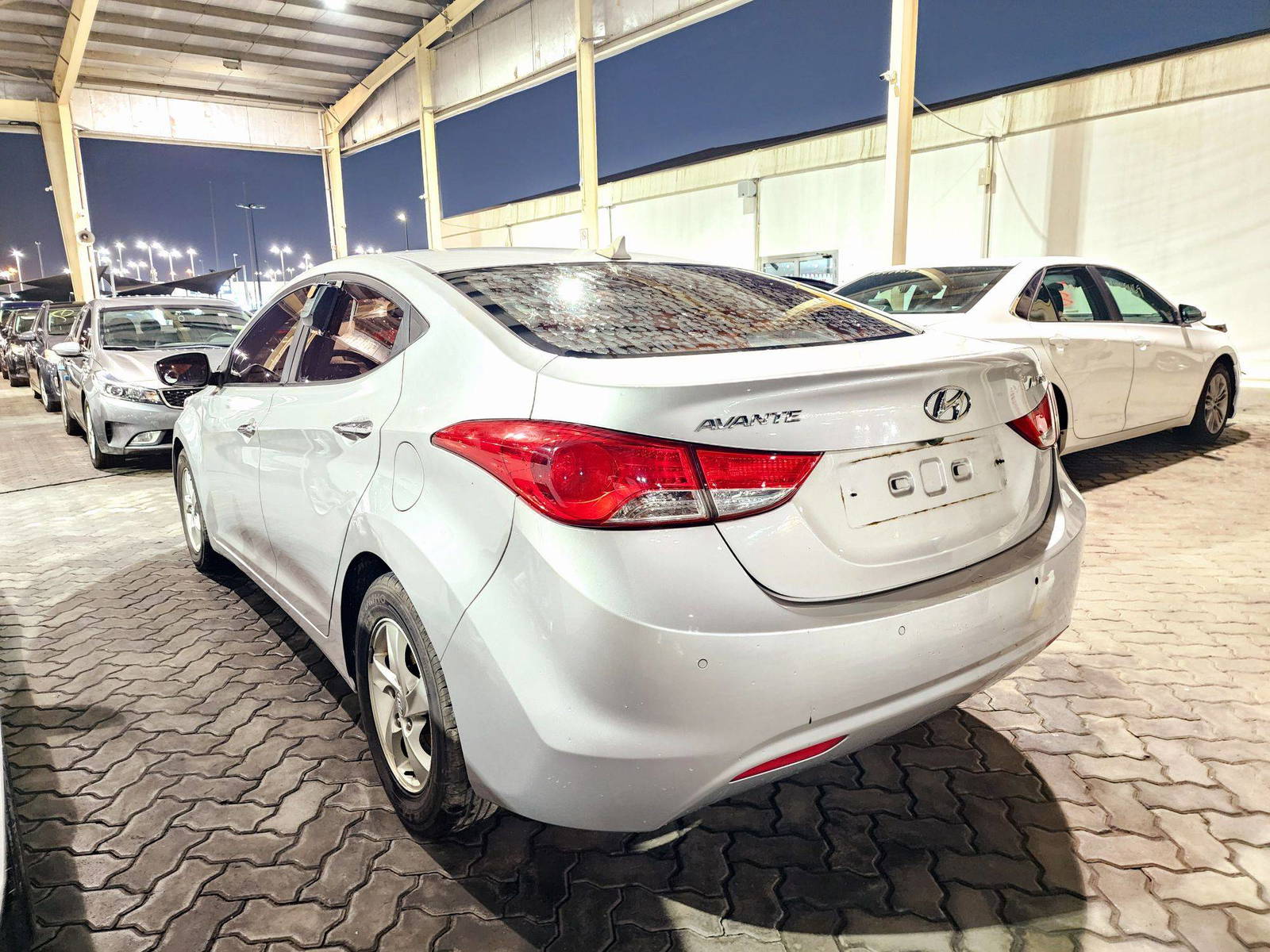 2011 HYUNDAI AVANTE — 125628 KM — Lot 004216 — Souq - Marhaba Auctions Used Cars - Image 4