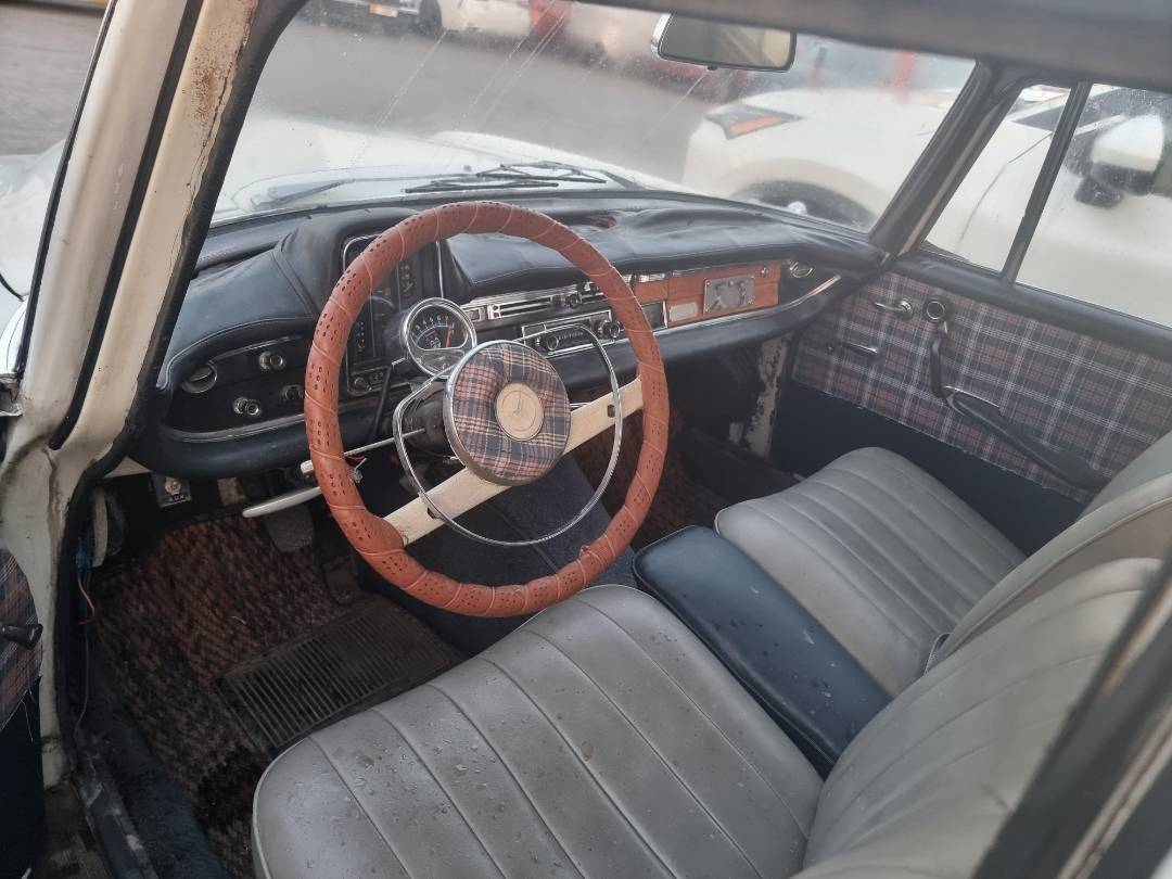 1965 MERCEDES BENZ 190 — Lot 114079F — Ind. 12 - Marhaba Auctions Used Cars - Image 7
