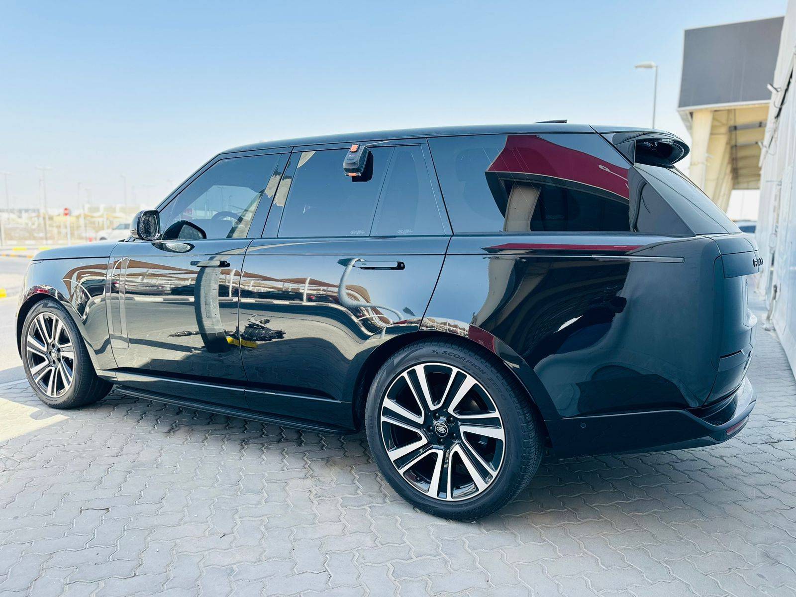 2023 LAND ROVER RANGE ROVER HSE P400 — 43860 KM — Lot 25509 — Main - Marhaba Auctions Used Cars - Image 4