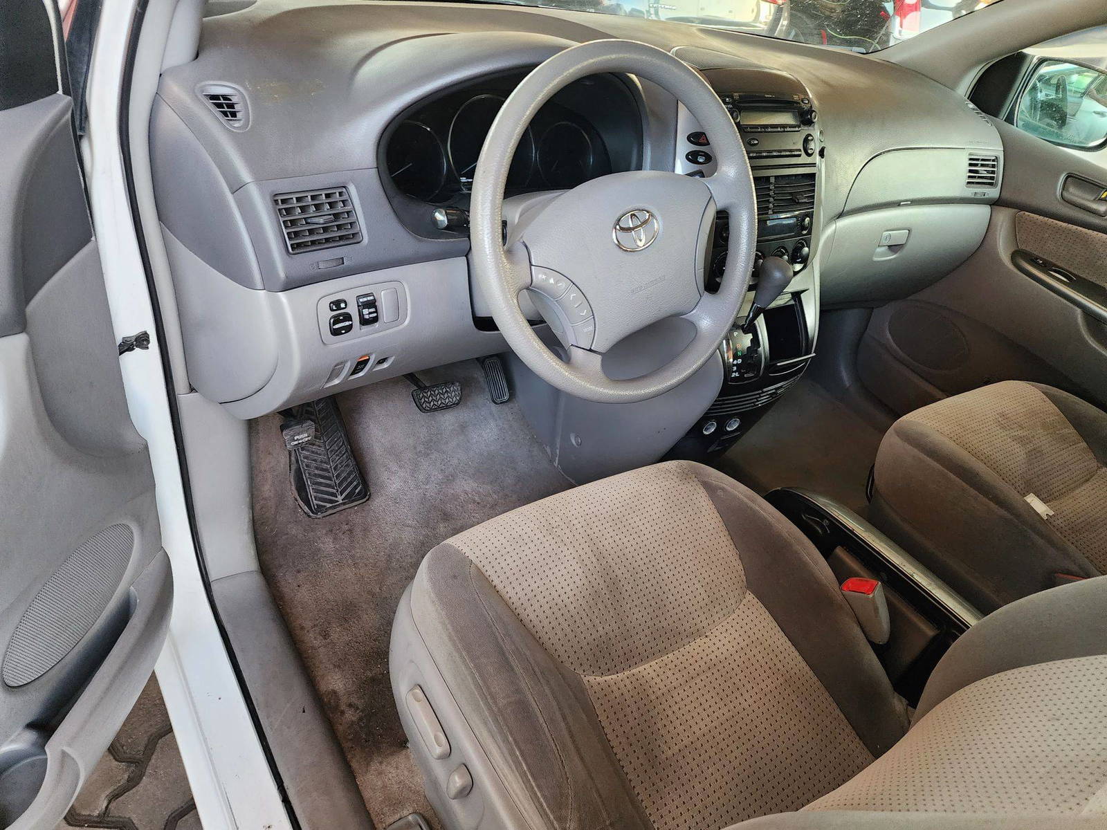 2010 TOYOTA SIENNA — 209177 Miles — Lot 37465068 - Marhaba Auctions Used Cars - Image 8
