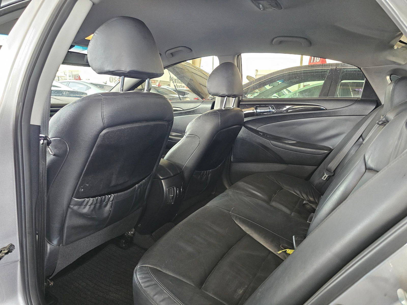 2011 HYUNDAI SONATA — 248283 KM — Lot 181937 — Souq - Marhaba Auctions Used Cars - Image 6