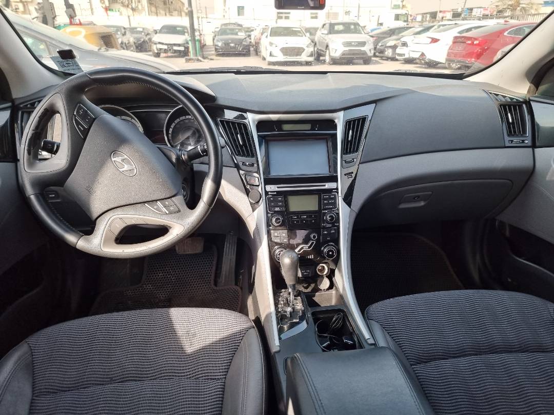 2010 HYUNDAI SONATA — 177335 KM — Lot 124587 — Souq - Marhaba Auctions Used Cars - Image 7