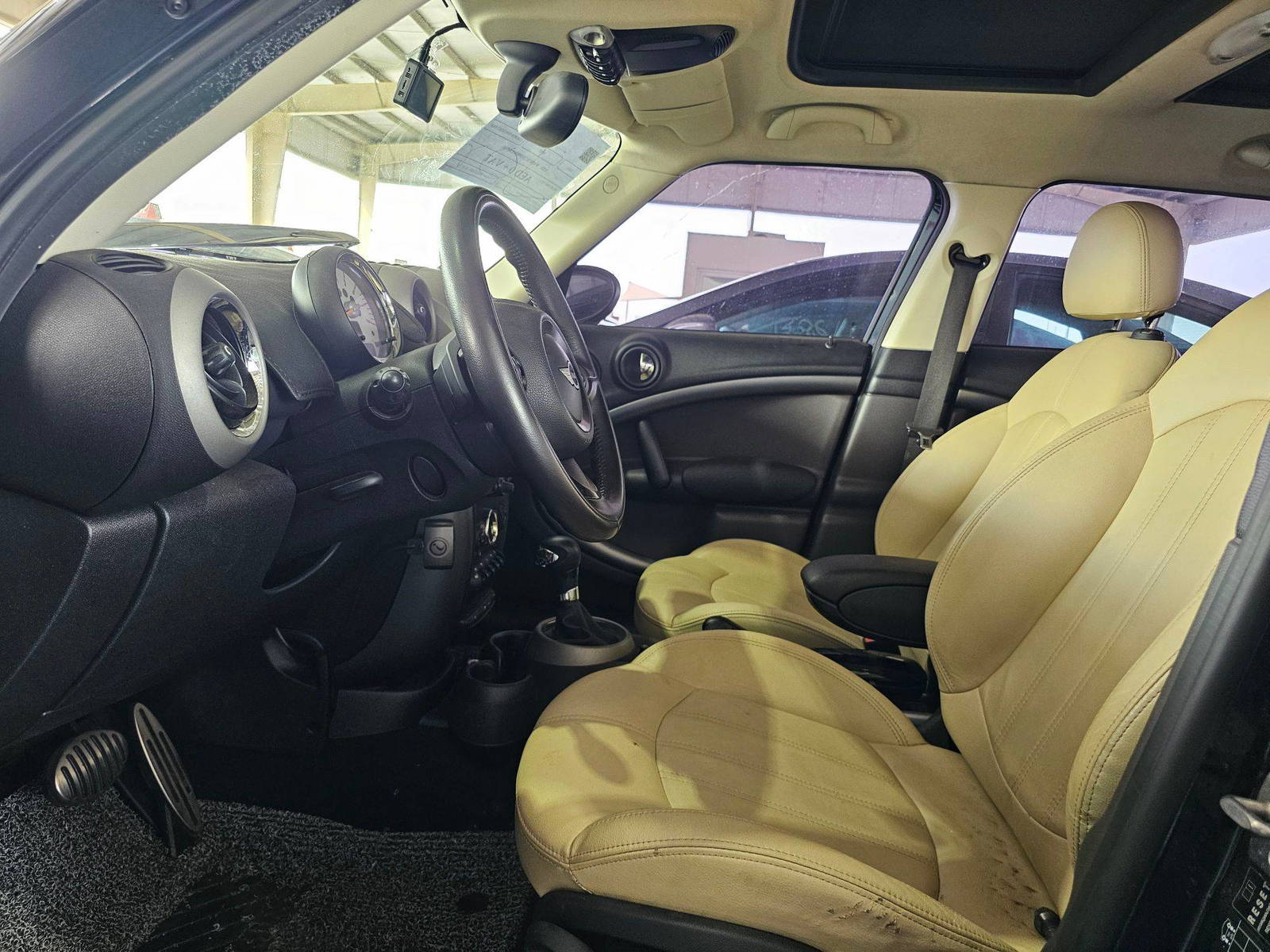 2011 MINI COOPER COUNTRYMAN — 103567 KM — Lot K94730 — Souq - Marhaba Auctions Used Cars - Image 9