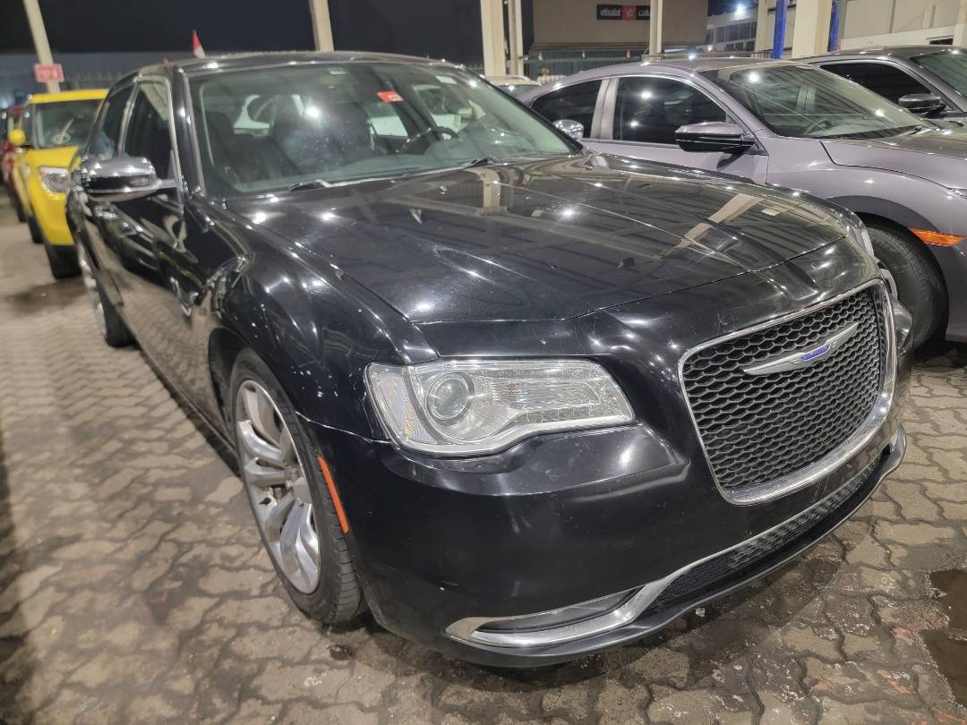 2019 CHRYSLER 300 — 182175 KM — Lot H613359 - Marhaba Auctions Used Cars - Image 6