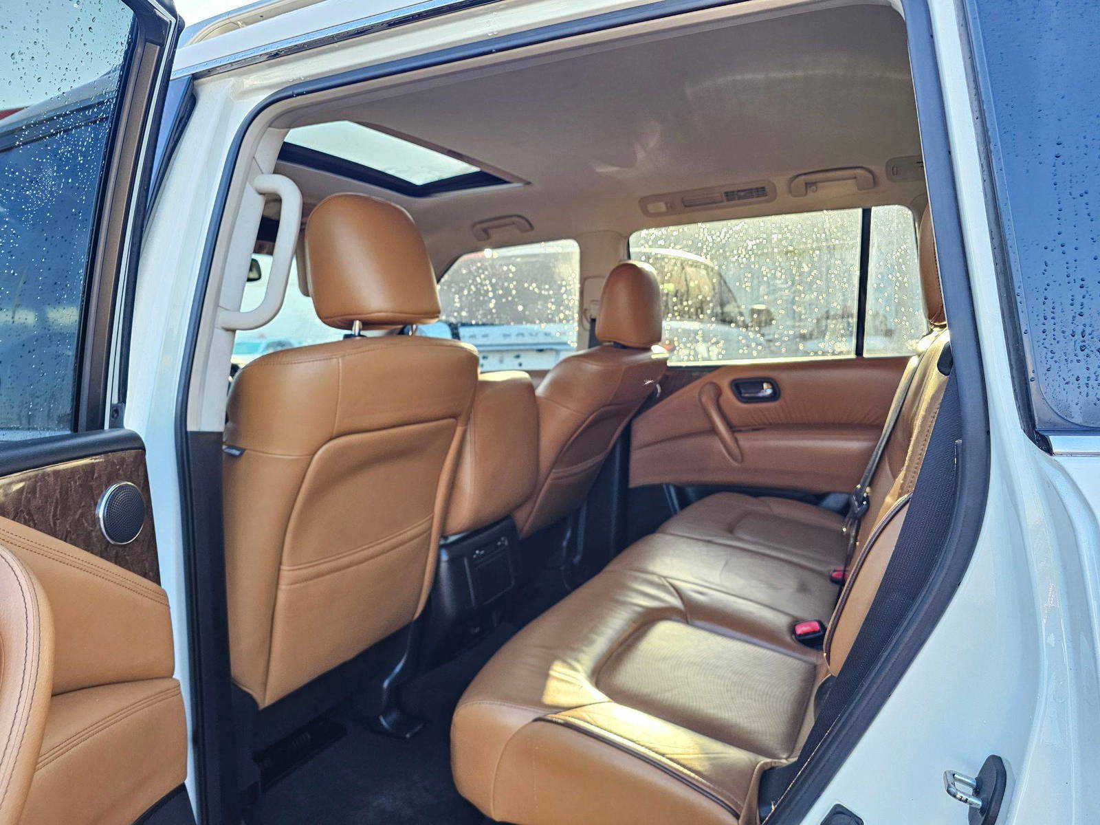 2016 INFINITI QX80 — 183479 Miles — Lot D9G9801392 — Souq - Marhaba Auctions Used Cars - Image 7