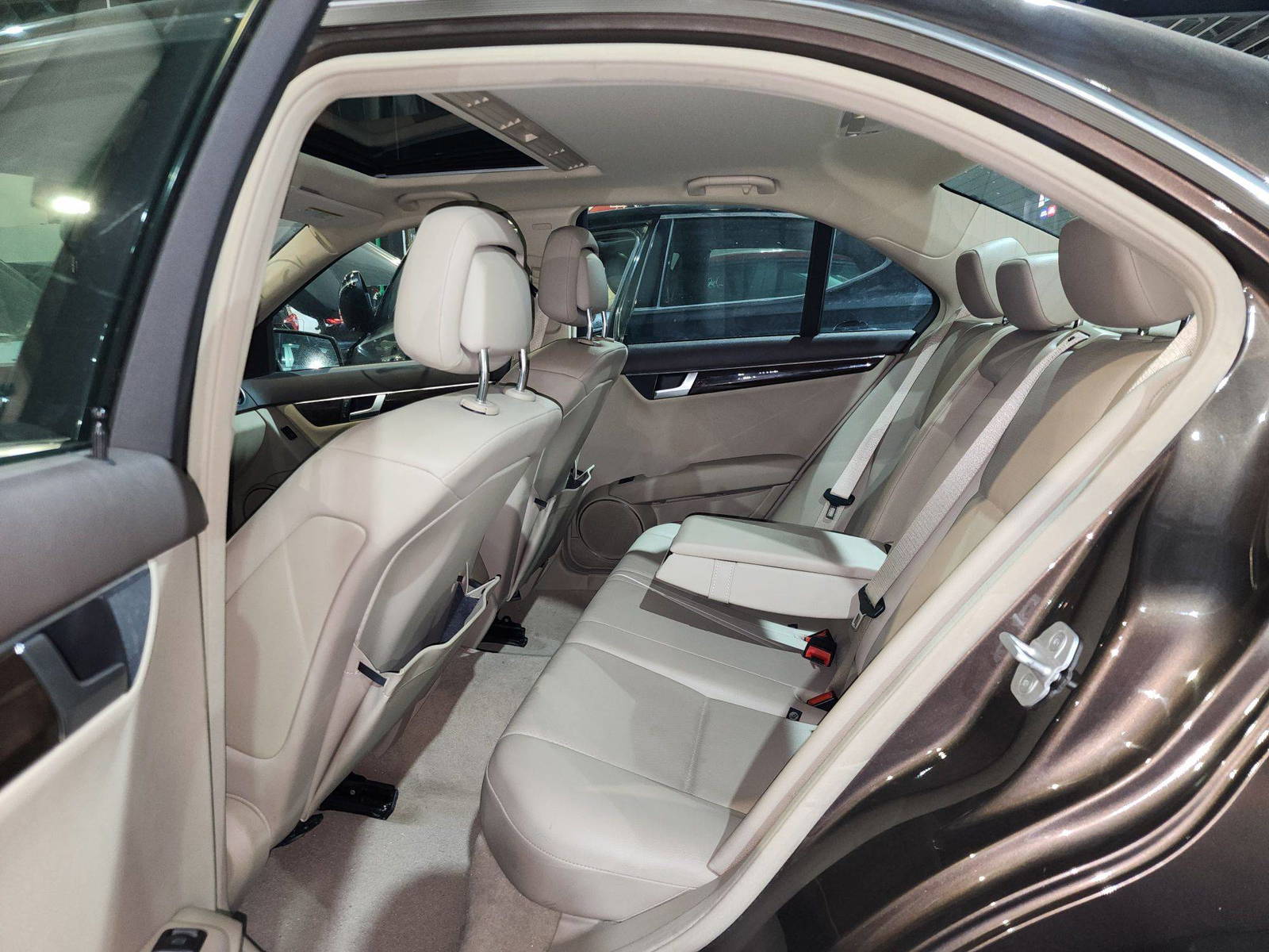 2013 MERCEDES BENZ C300 — 165903 KM — Lot 87605385 — Al Quoz - Marhaba Auctions Used Cars - Image 7