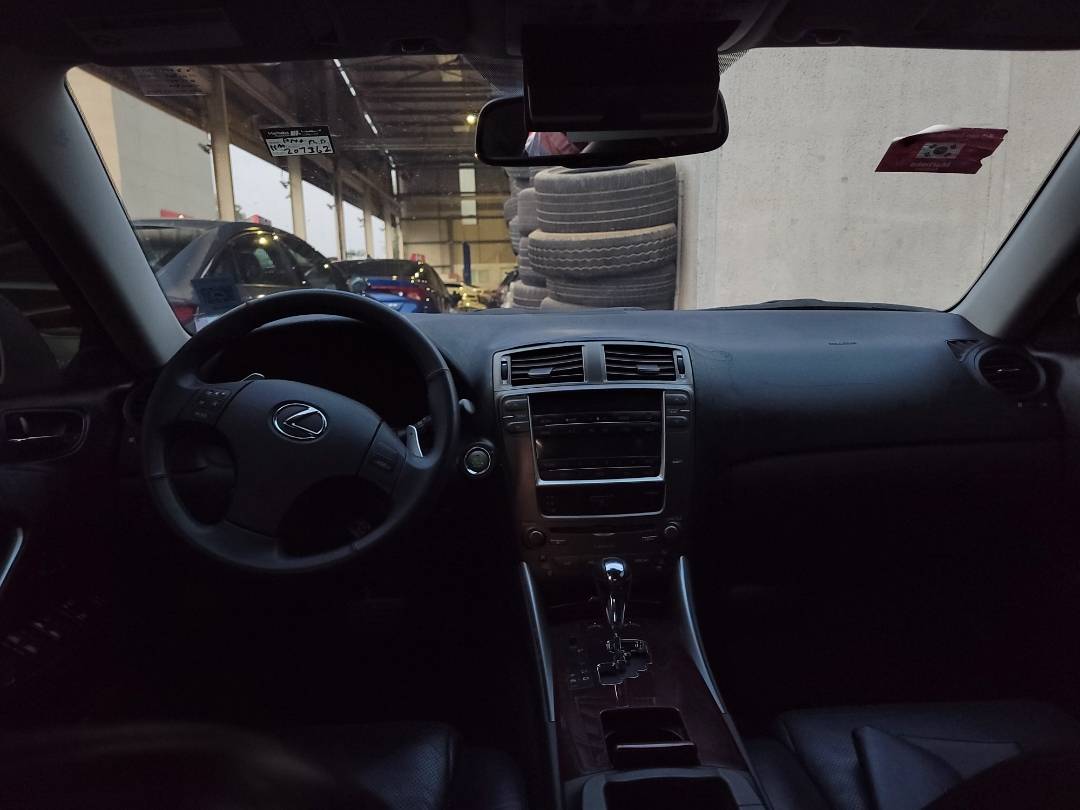 2006 LEXUS IS 250 — 207362 KM — Lot 62017369 — Souq - Marhaba Auctions Used Cars - Image 7