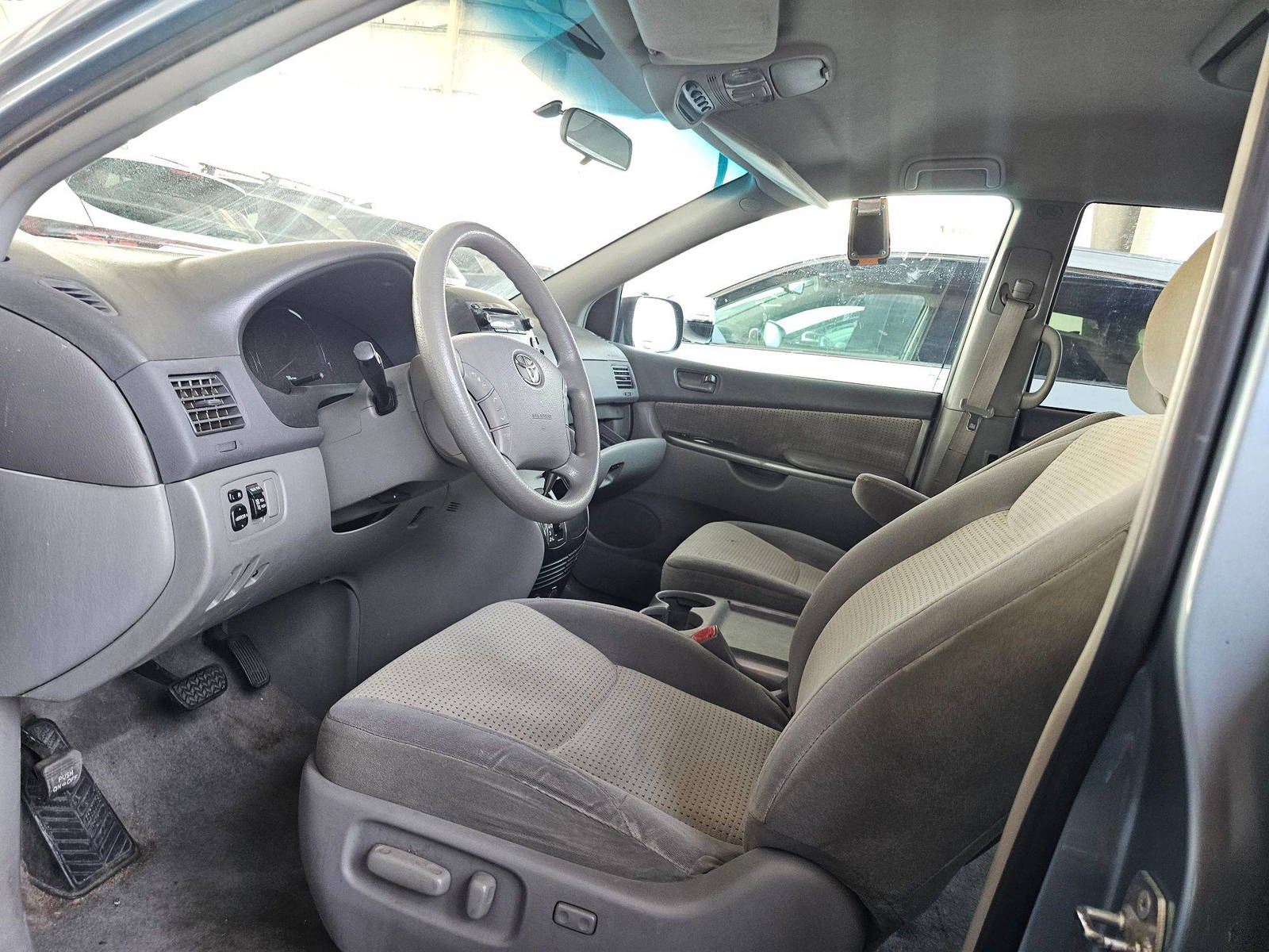 2009 TOYOTA SIENNA — 338767 Miles — Lot S234954 — Souq - Marhaba Auctions Used Cars - Image 6