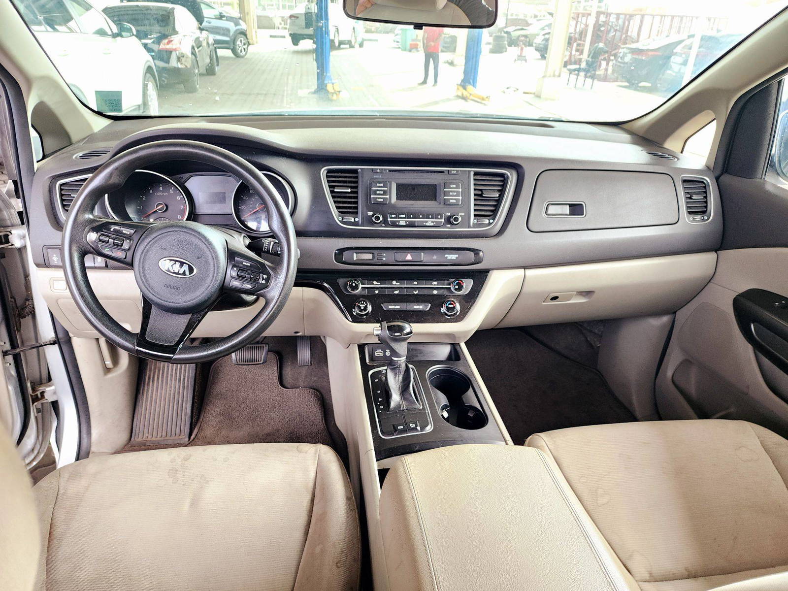 2015 KIA SEDONA — 168342 Miles — Lot 69981234 — Souq - Marhaba Auctions Used Cars - Image 8