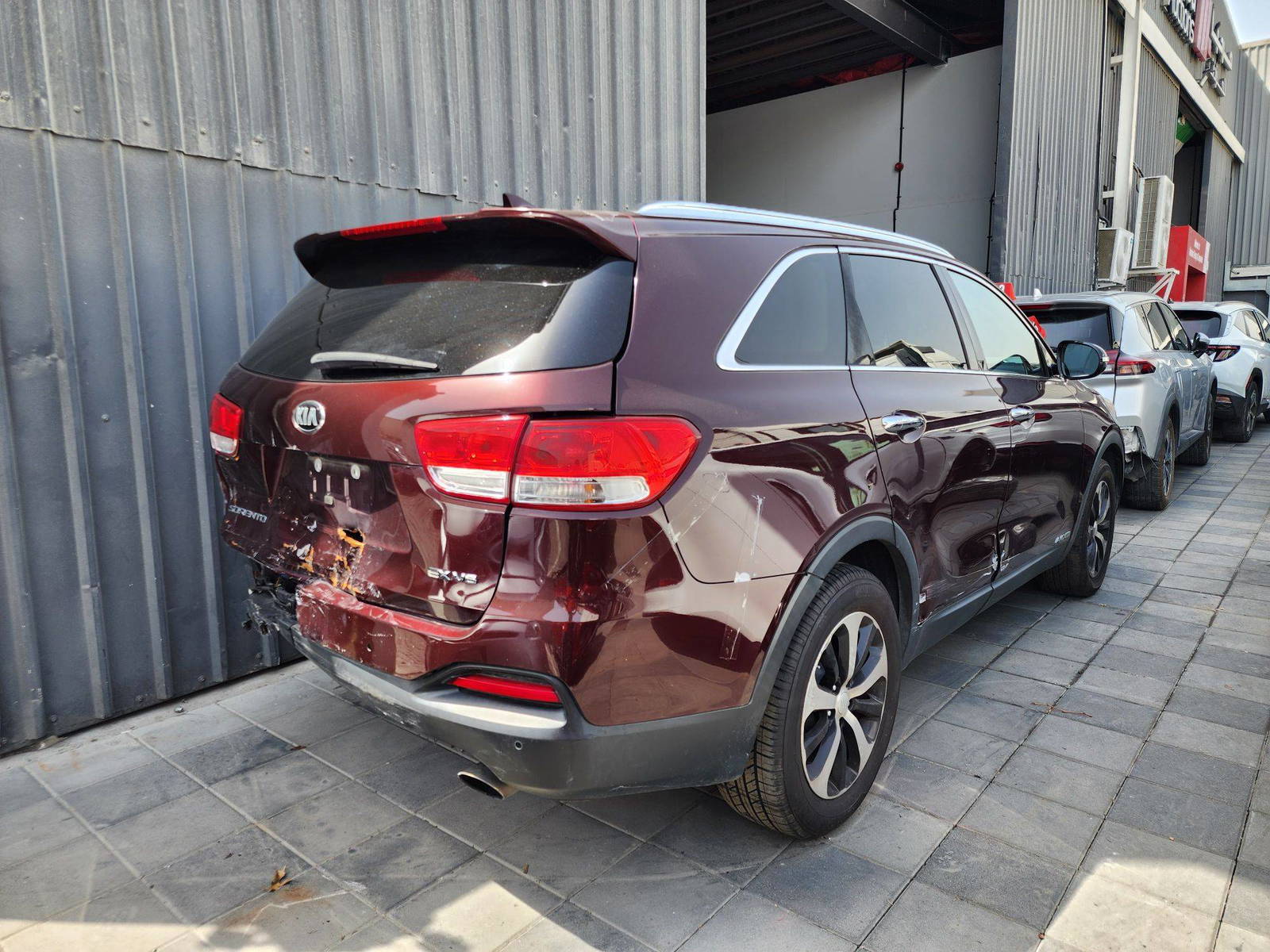 2017 KIA SORENTO — 135851 Miles — Lot 88626795 — Souq - Marhaba Auctions Used Cars - Image 5