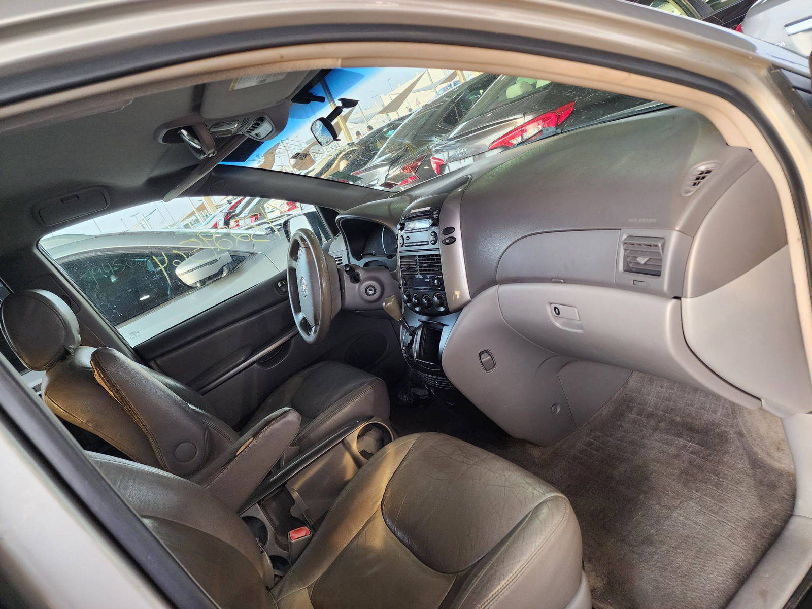 2006 TOYOTA SIENNA — 222909 Miles — Lot 43229564 — Souq - Marhaba Auctions Used Cars - Image 6