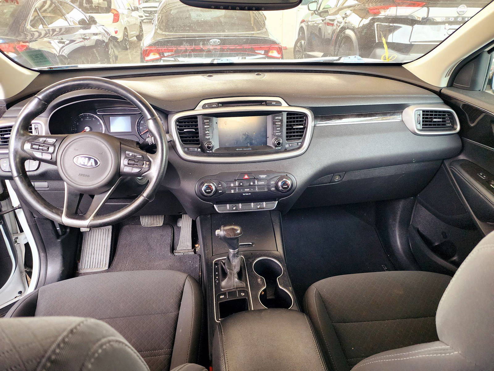 2017 KIA SORENTO — 91692 Miles — Lot HG258581 — Souq - Marhaba Auctions Used Cars - Image 6