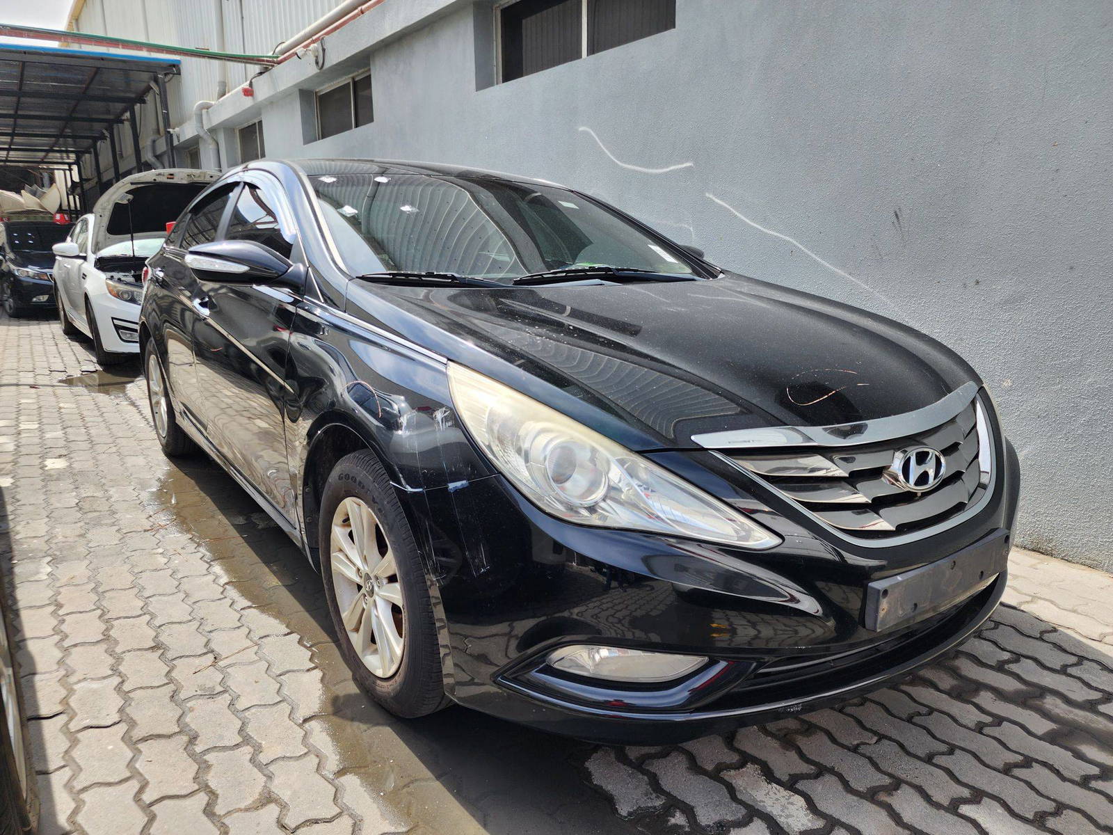 2010 HYUNDAI SONATA — 205605 KM — Lot 002939 — Al Quoz - Marhaba Auctions Used Cars - Image 5