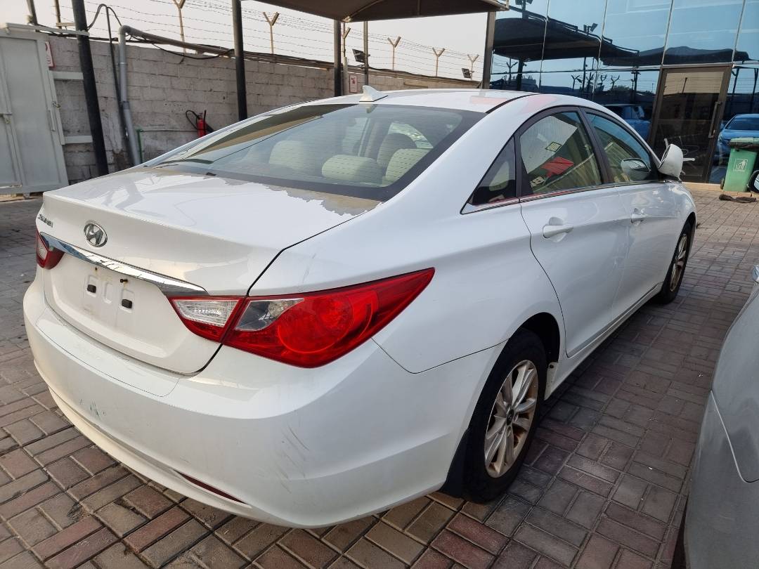 2013 HYUNDAI SONATA — 210936 Miles — Lot 214587 — Ind. 12 - Marhaba Auctions Used Cars - Image 4