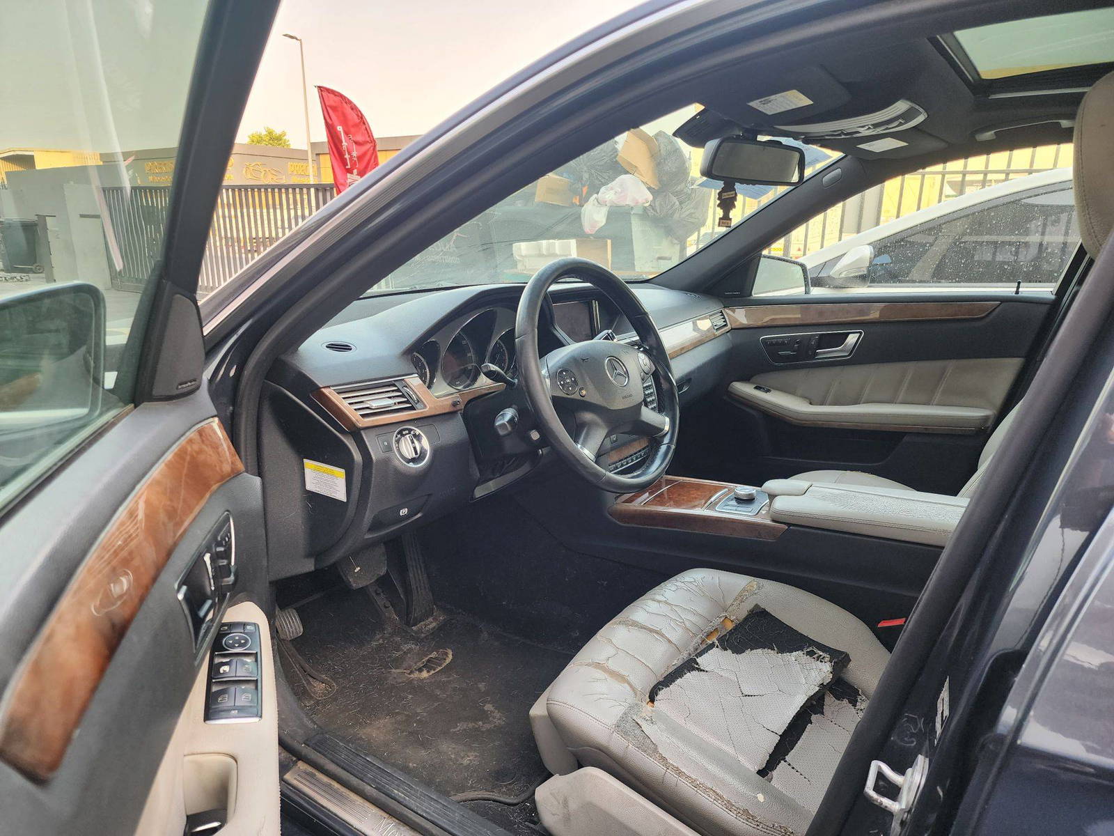 2012 MERCEDES BENZ E 350 — 212597 Miles — Lot 568417 — Ind. 12 - Marhaba Auctions Used Cars - Image 9