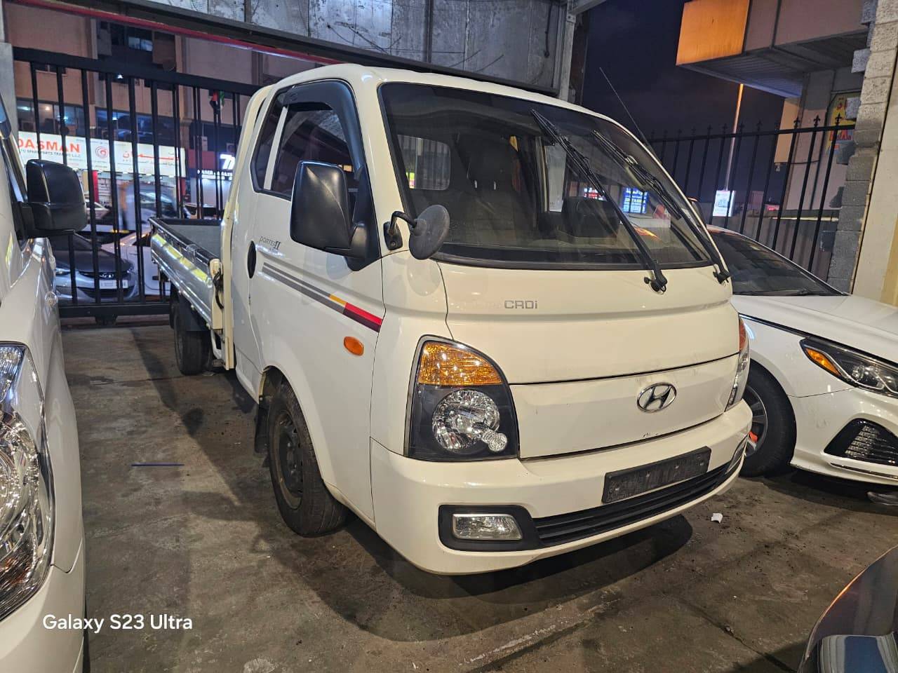 2017 HYUNDAI PORTER 2 — 81040 KM — Lot HU329829 — Main - Marhaba Auctions Used Cars - Image 3