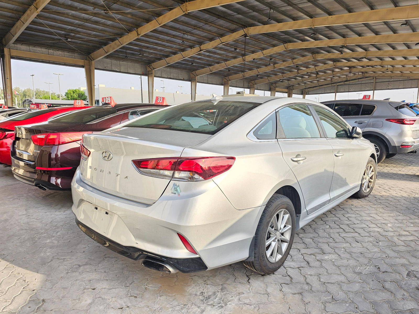 2018 HYUNDAI SONATA — 128560 Miles — Lot 44001315 — Souq - Marhaba Auctions Used Cars - Image 4