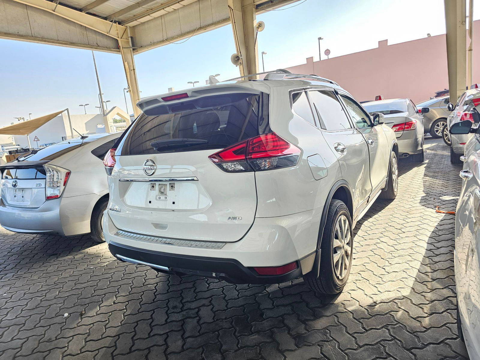 2017 NISSAN ROGUE — 111387 Miles — Lot HW026572 — Souq - Marhaba Auctions Used Cars - Image 3