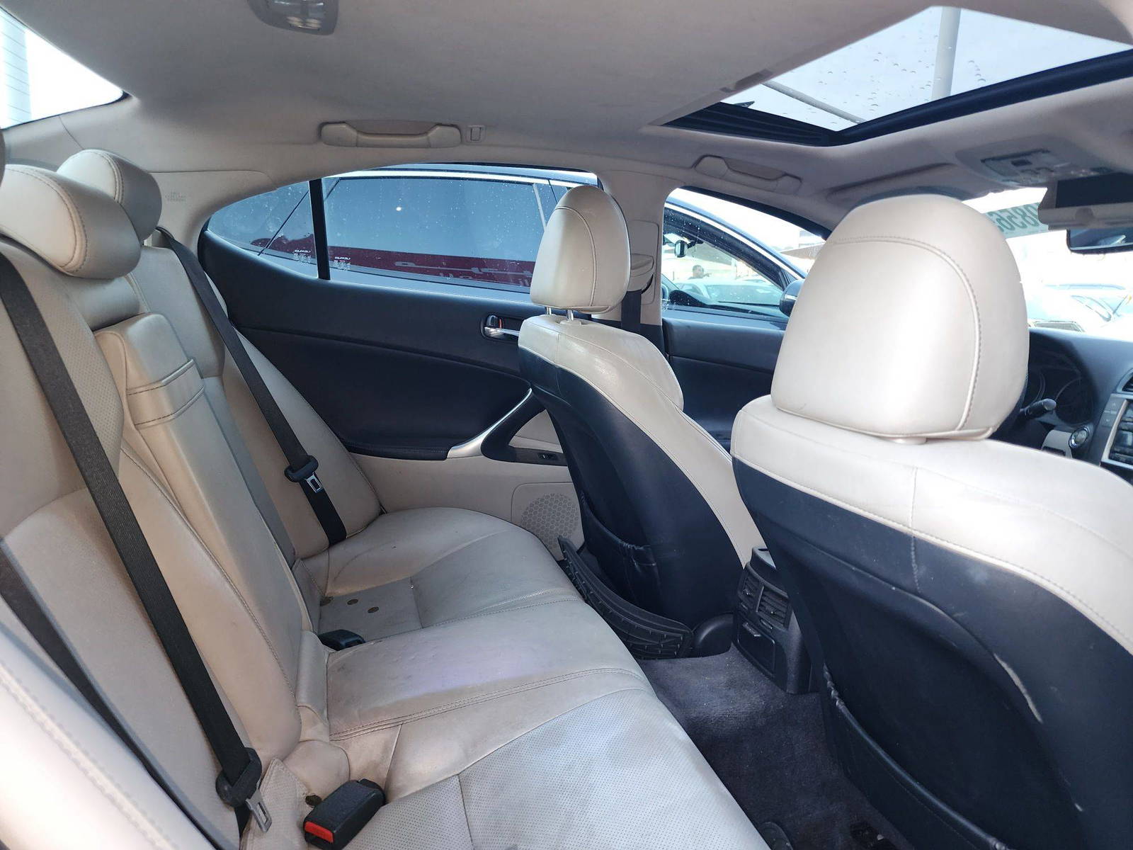 2010 LEXUS IS 250 — 181142 Miles — Lot 49856574 — Souq - Marhaba Auctions Used Cars - Image 4