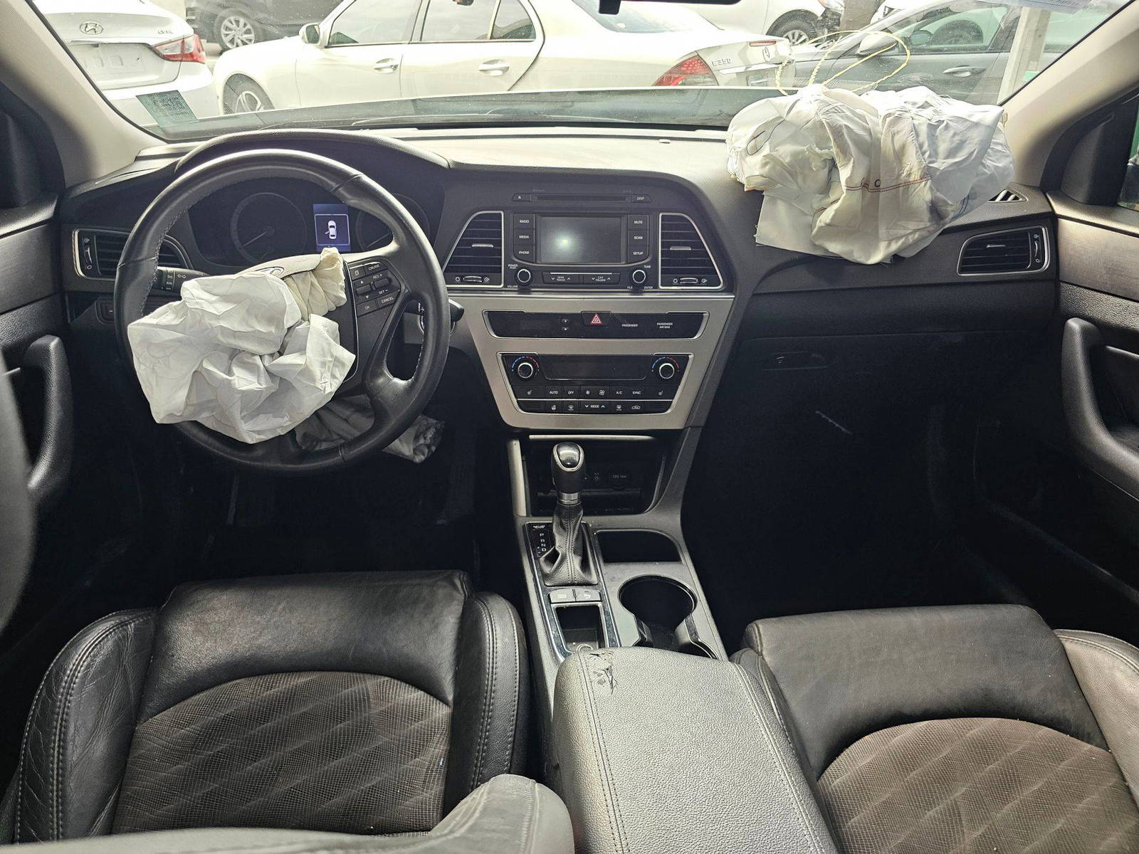 2015 HYUNDAI SONATA — 174758 KM — Lot 44940415 — Souq - Marhaba Auctions Used Cars - Image 7