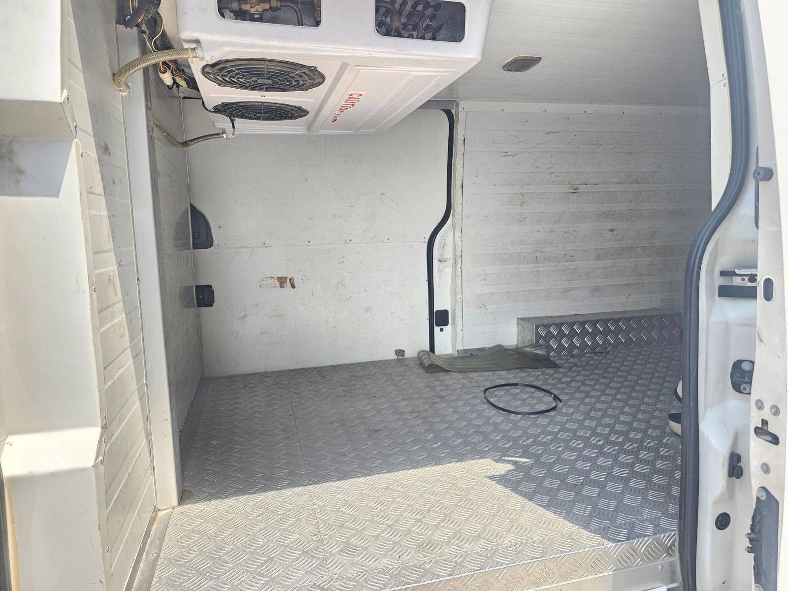 2018 NISSAN URVAN — 226686 KM — Lot J9030208 — Souq - Marhaba Auctions Used Cars - Image 6