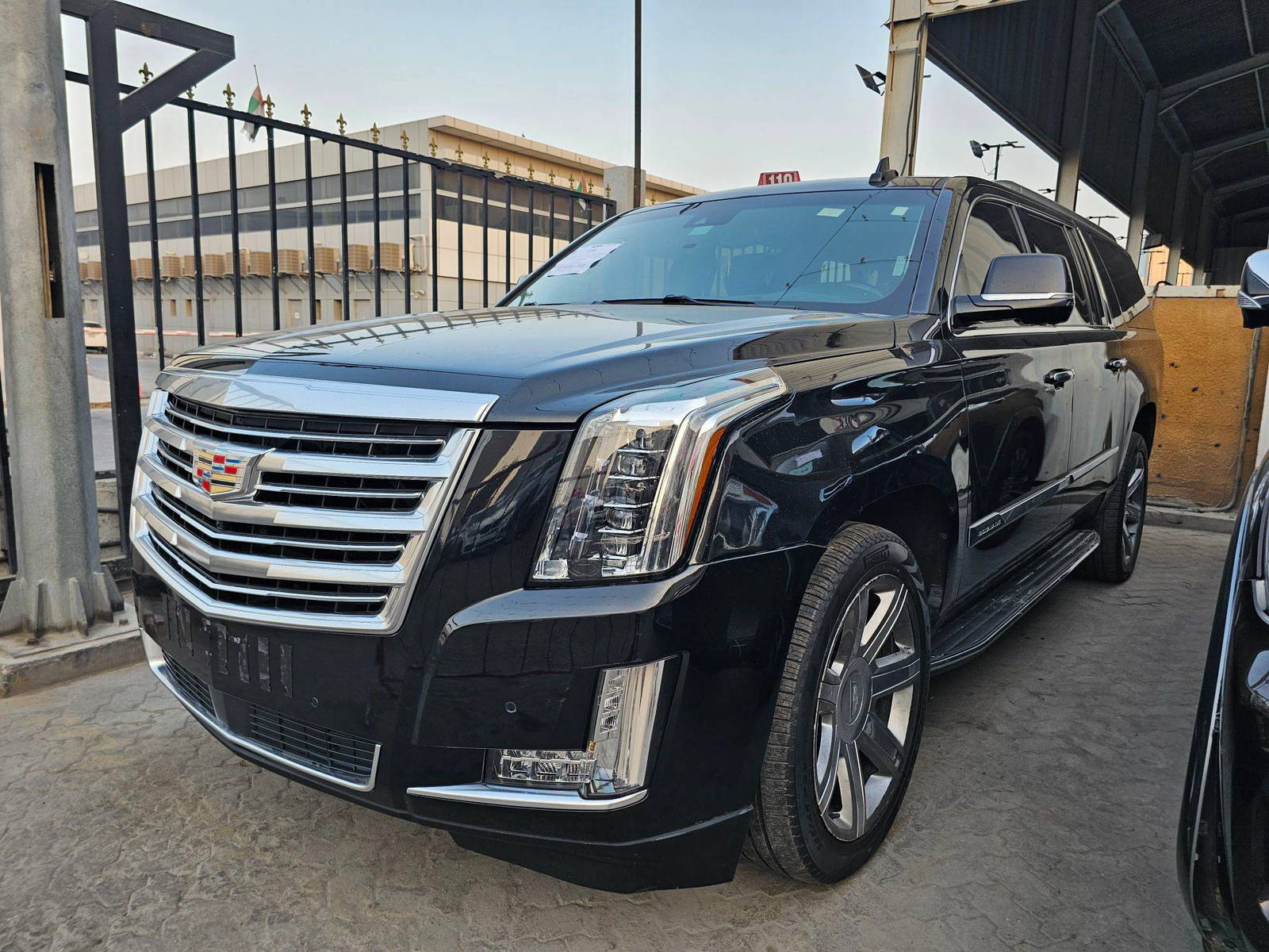 CADILLAC ESCALADE 2019 view 2