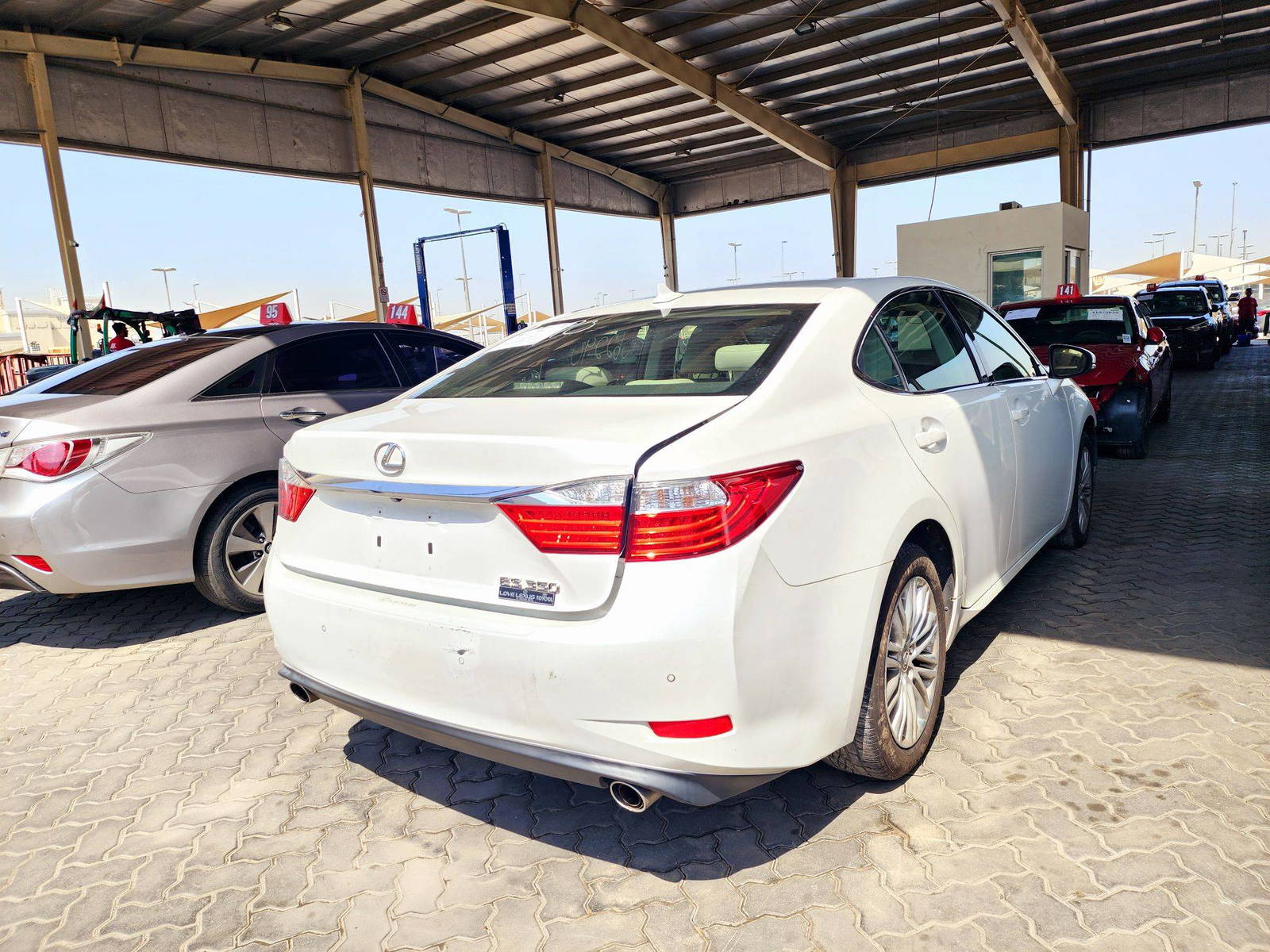 2013 LEXUS ES 350 — 128737 Miles — Lot 41065571 — Souq - Marhaba Auctions Used Cars - Image 3