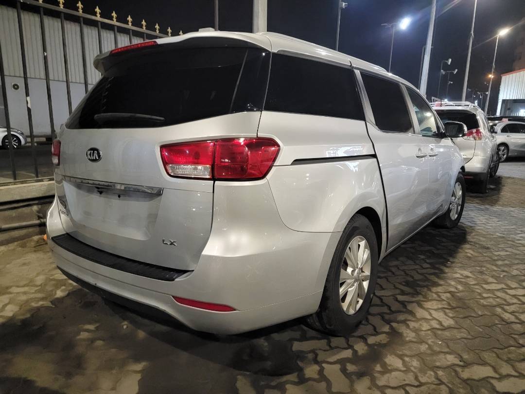 2015 KIA SEDONA — 194483 Miles — Lot 5F6073884 — Main - Marhaba Auctions Used Cars - Image 4
