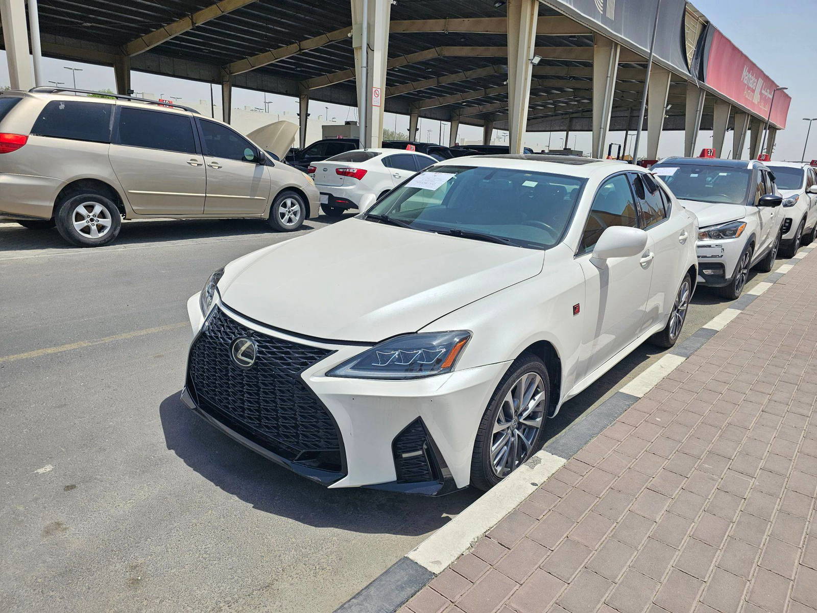 2006 LEXUS IS 250 — 149521 KM — Lot 165006024 — Souq - Marhaba Auctions Used Cars - Image 6