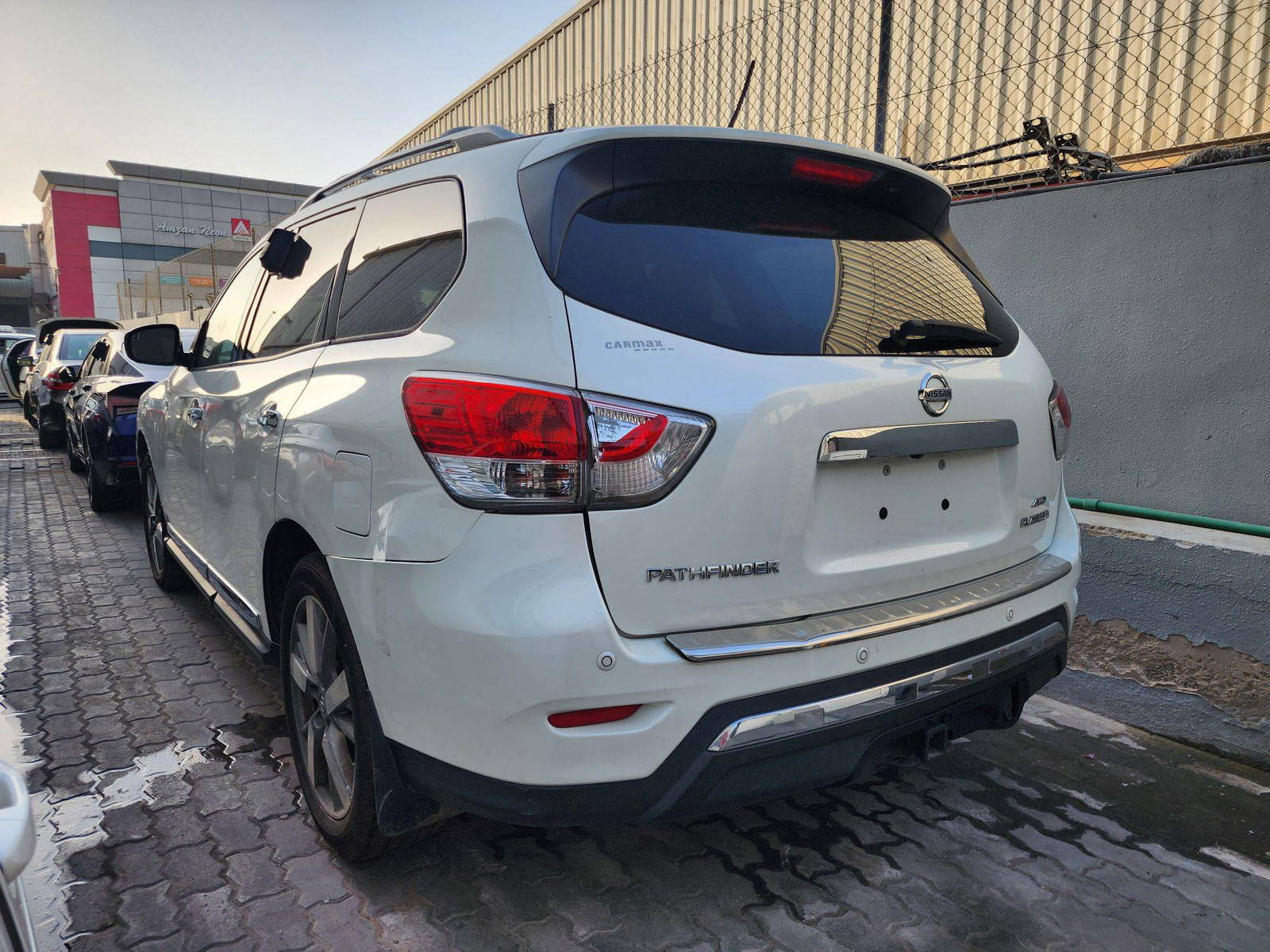 2015 NISSAN PATHFINDER — 161832 Miles — Lot 1216645 — Souq - Marhaba Auctions Used Cars - Image 3