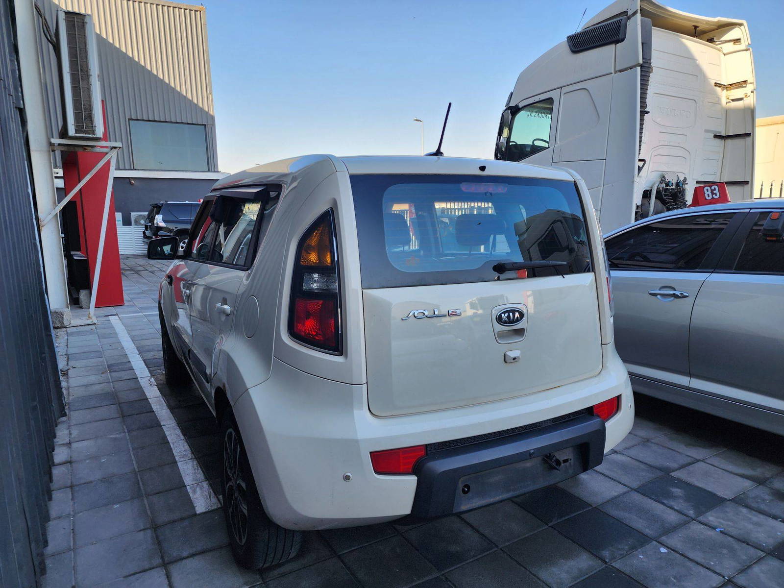 2011 KIA SOUL — 246120 KM — Lot 255511 — Souq - Marhaba Auctions Used Cars - Image 6