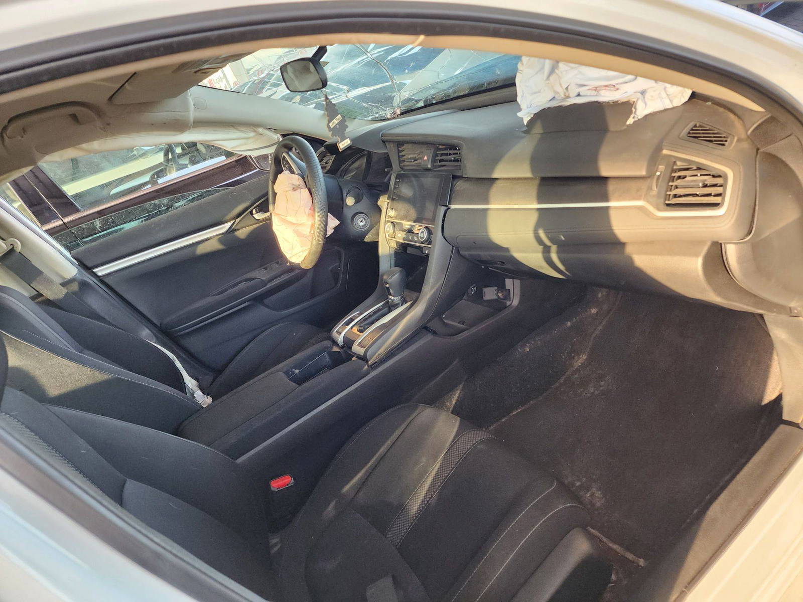 2021 HONDA CIVIC — 56411 KM — Lot 001568 — Souq - Marhaba Auctions Used Cars - Image 5